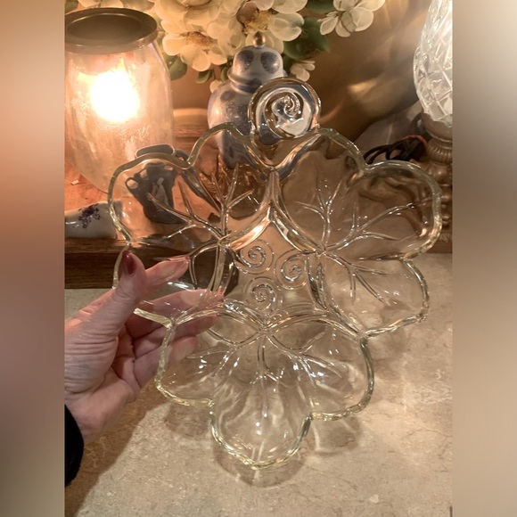 Vintage Leaf-shaped Clear Hand Crafted Glass Relish Plate Tidbit Dish - Picture 1 of 6